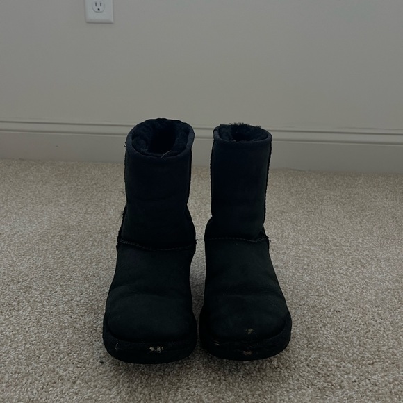 Authentic Short Black Uggs - Picture 5 of 5